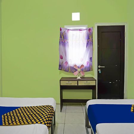 Oyo Life 92474 Penginapan Rusunawa II Malang Extérieur photo