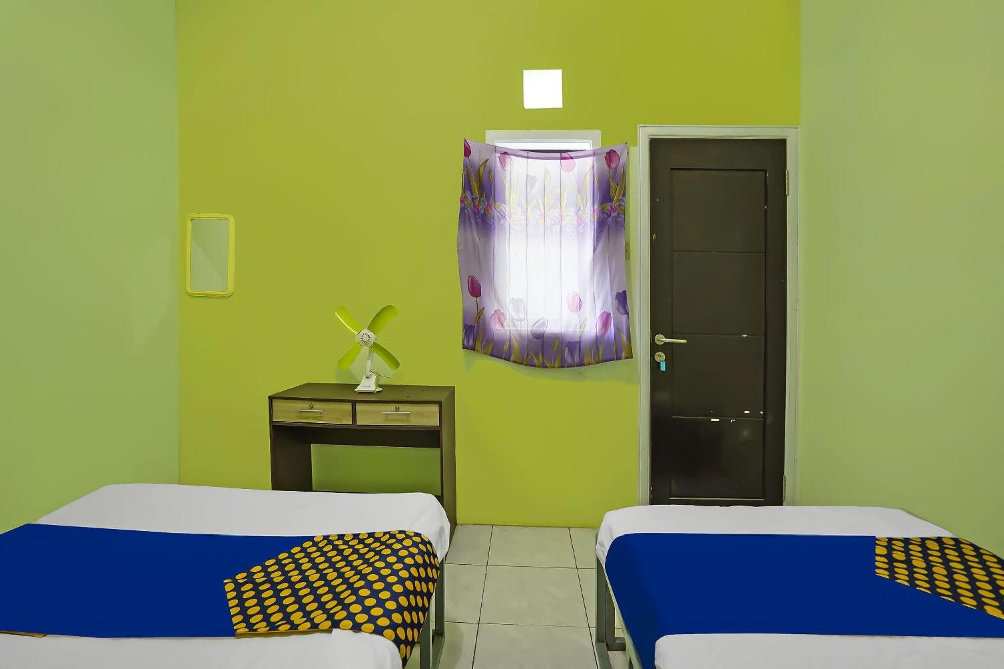 Oyo Life 92474 Penginapan Rusunawa II Malang Extérieur photo