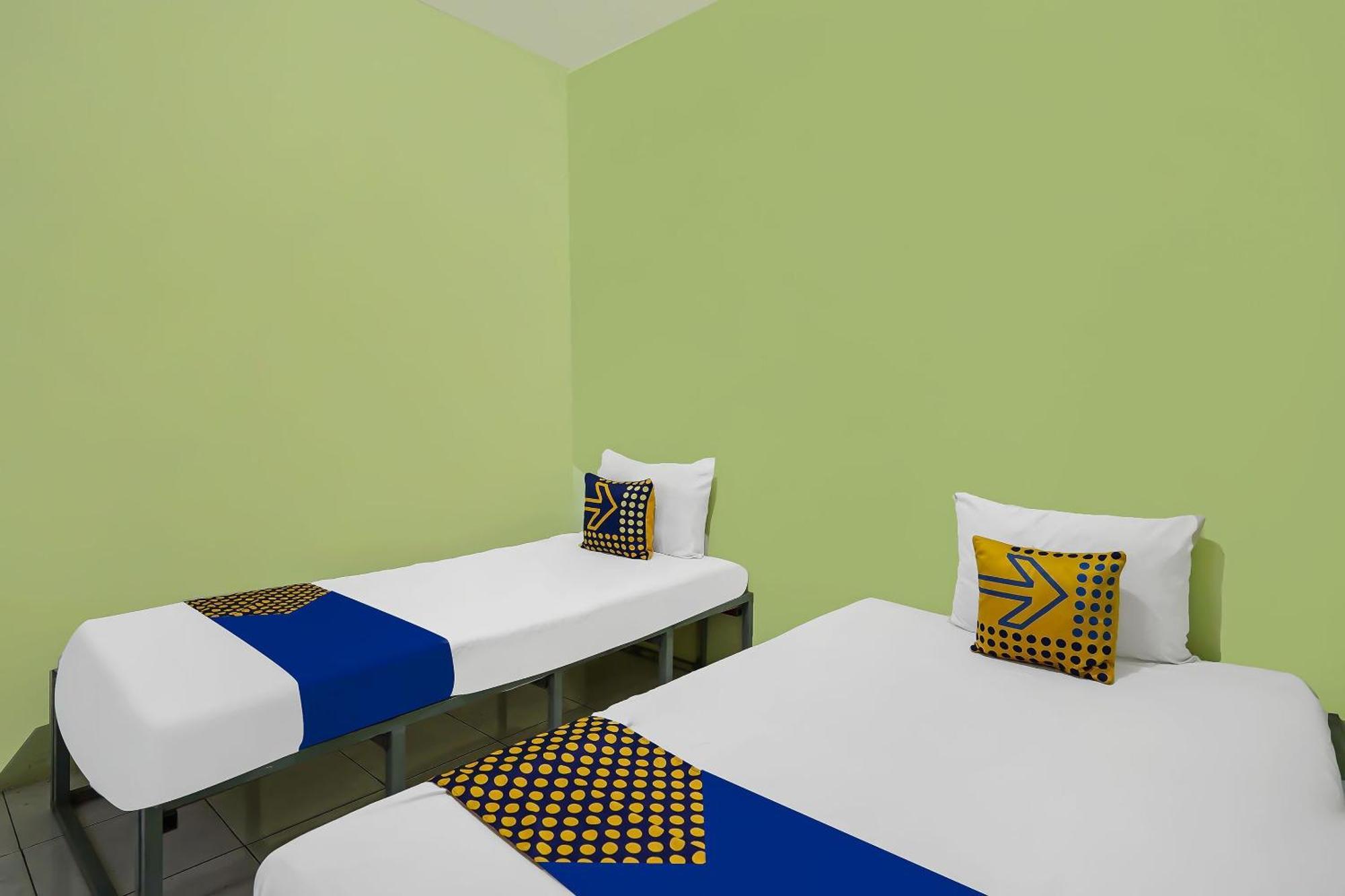 Oyo Life 92474 Penginapan Rusunawa II Malang Extérieur photo