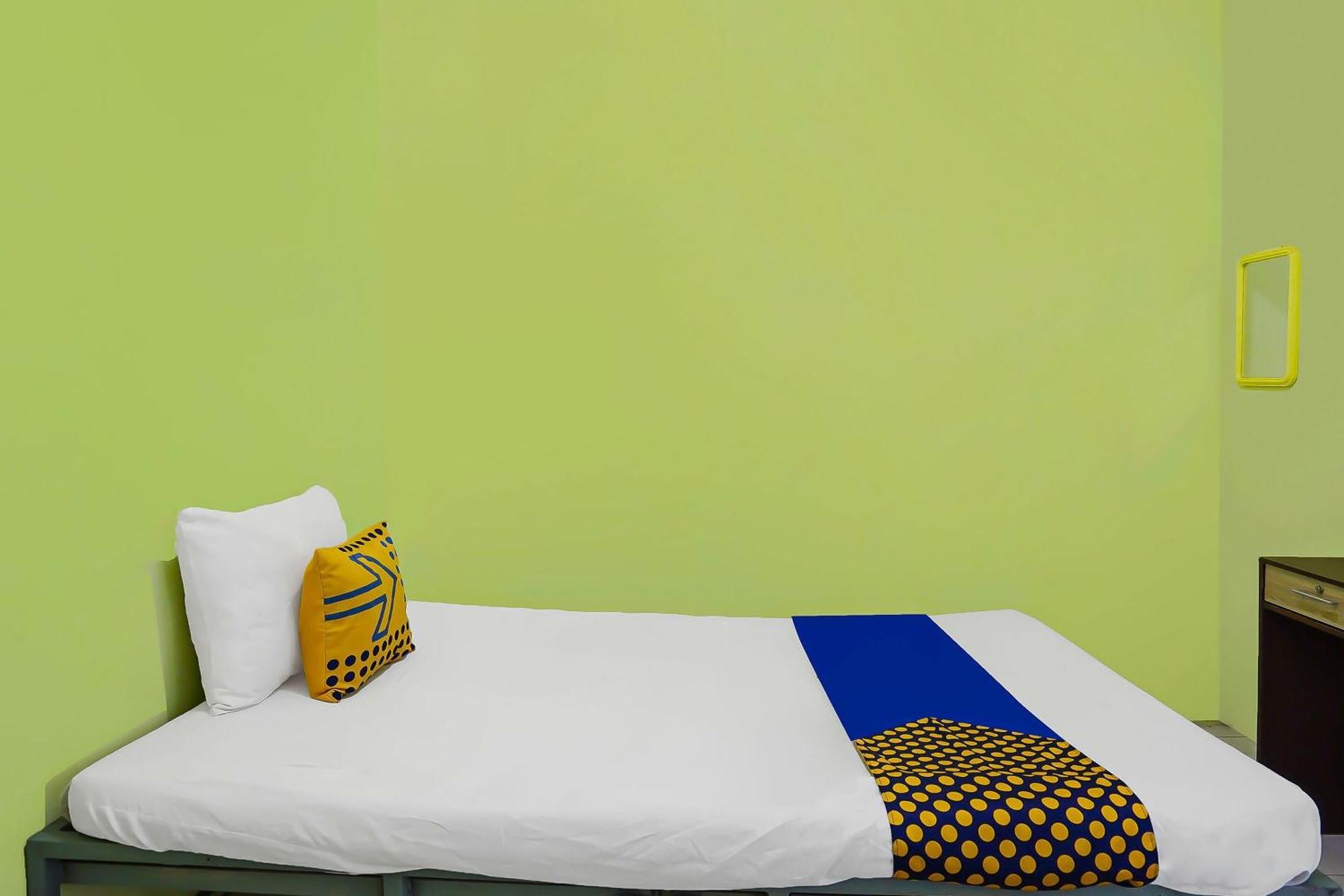 Oyo Life 92474 Penginapan Rusunawa II Malang Extérieur photo