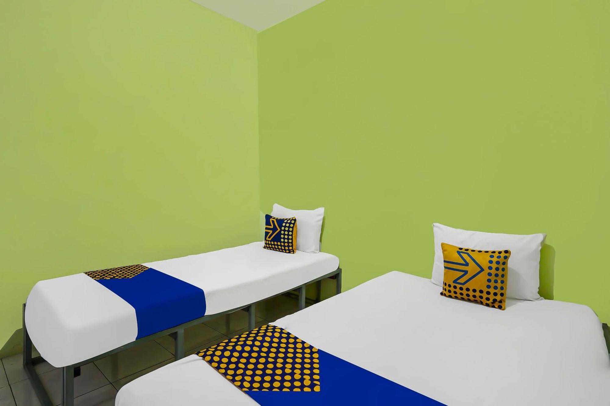 Oyo Life 92474 Penginapan Rusunawa II Malang Extérieur photo