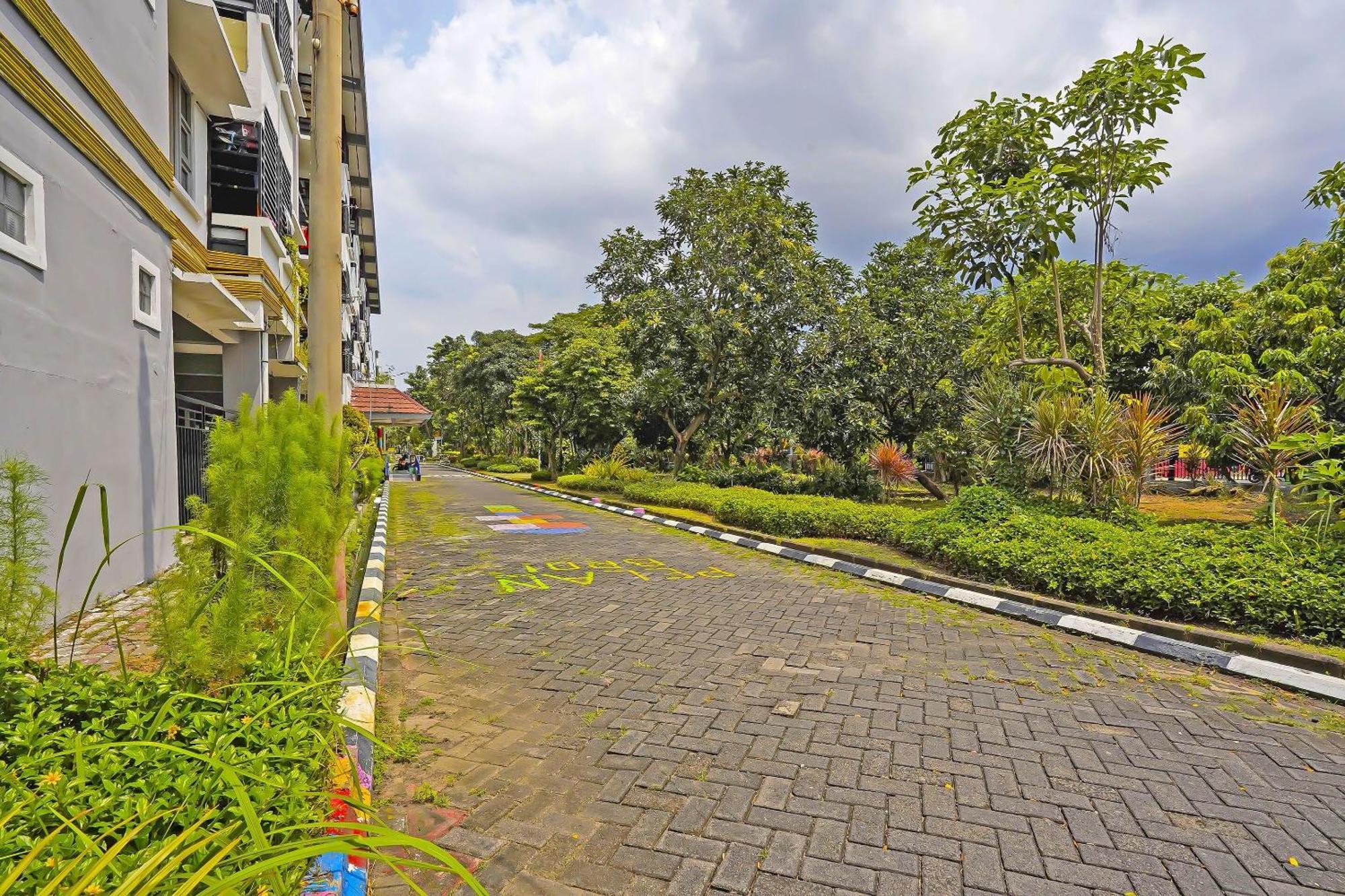 Oyo Life 92474 Penginapan Rusunawa II Malang Extérieur photo