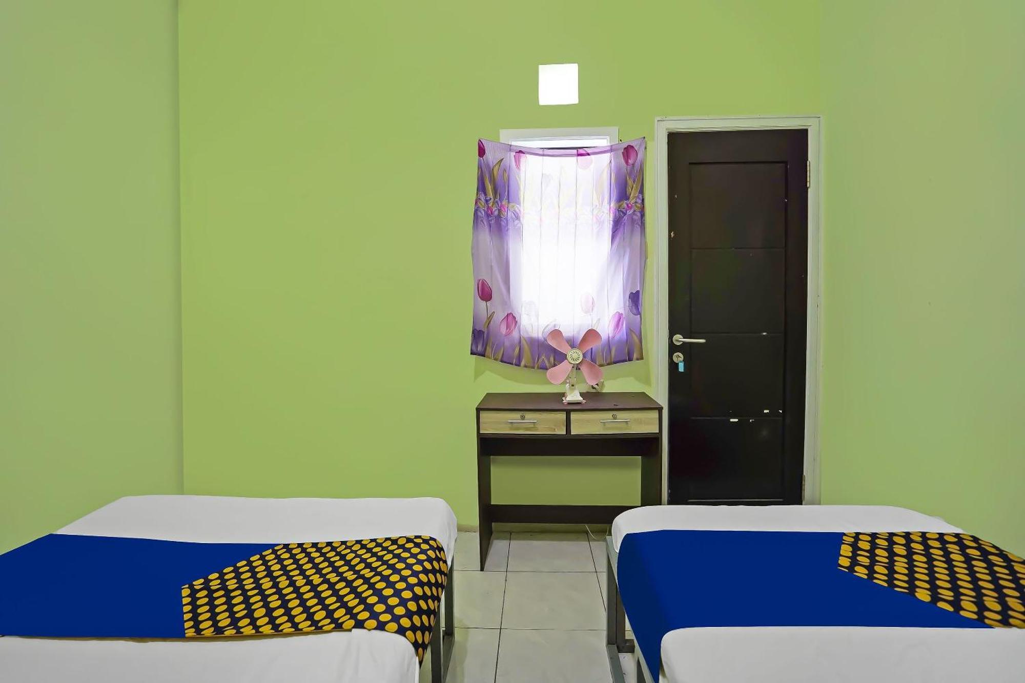 Oyo Life 92474 Penginapan Rusunawa II Malang Extérieur photo