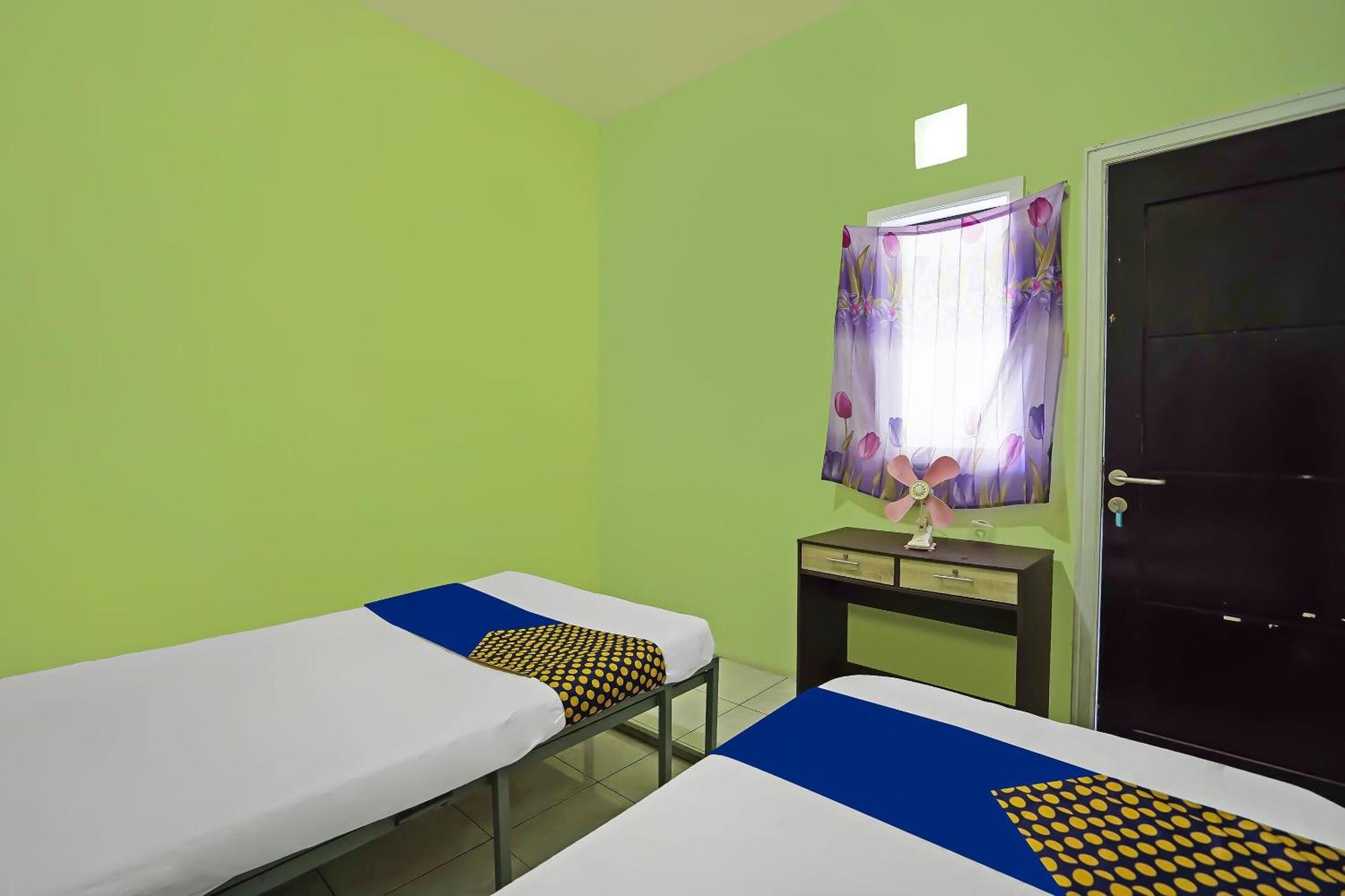 Oyo Life 92474 Penginapan Rusunawa II Malang Extérieur photo
